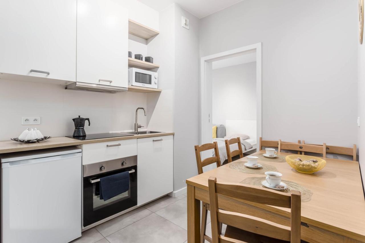 Chill Apartments Family Apartments ワルシャワ エクステリア 写真